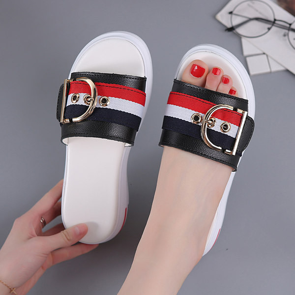 Metallist pandlaga kunstnahast naiste sussid