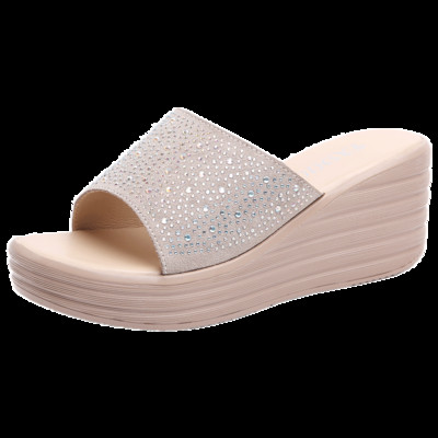 Γυναικείες παντόφλες με πέρλες και πλατφόρμα