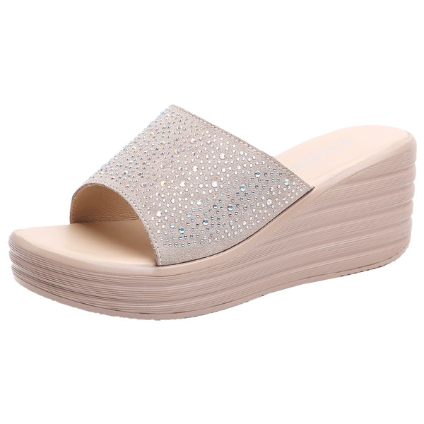 Γυναικείες παντόφλες με πέρλες και πλατφόρμα