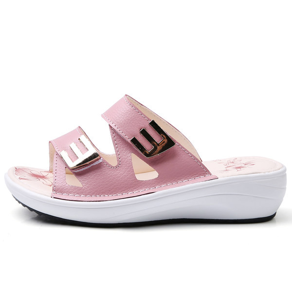 Ženske casual papuče s metalnim elementima