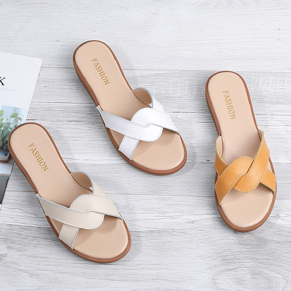 Ležerne ženske papuče s prekriženim kožnim remenčićima