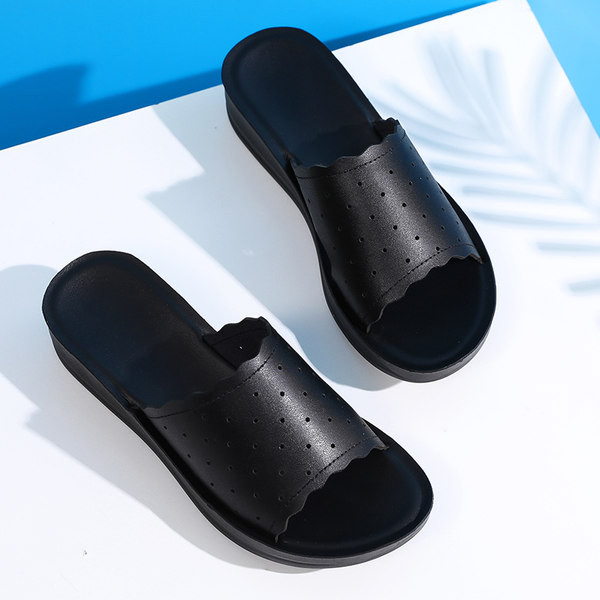 Γυναικείες παντόφλες πουά - από οικολογικό δέρμα