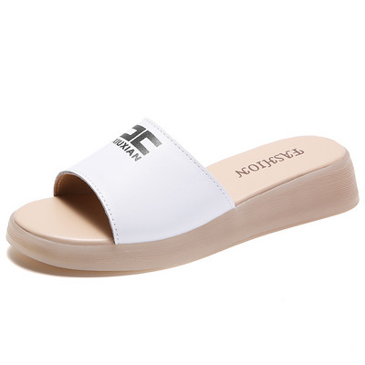 Öko-nahast naiste sussid platvormiga 3 cm ja pealdisega