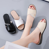 Moteriškos šlepetės su eko odos petnešėlėmis ir metaliniu elementu