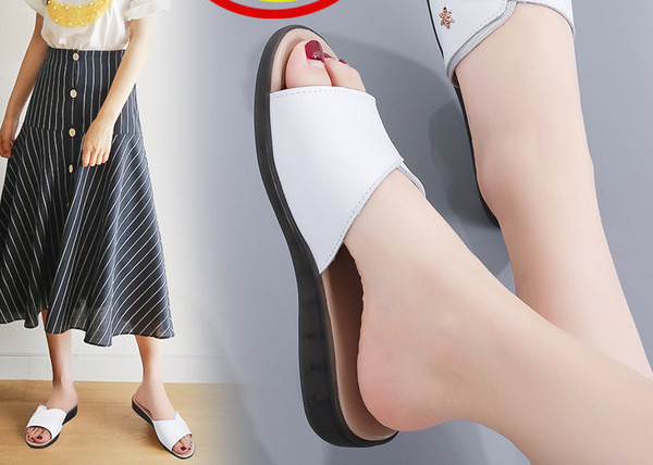 Moteriškos šlepetės su eko odos petnešėlėmis ir metaliniu elementu