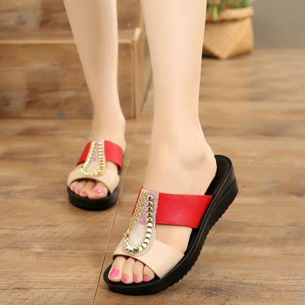 Ženske papuče od eko kože sa ukrasnim kamenčićima i platformom 4,5cm