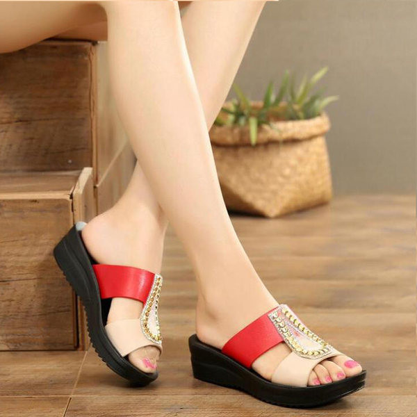 Ženske papuče od eko kože sa ukrasnim kamenčićima i platformom 4,5cm