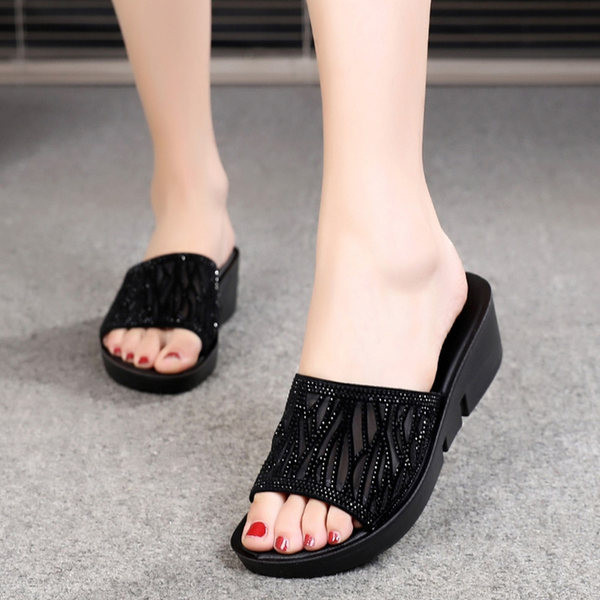 Dekoratiivkividega naiste sussid