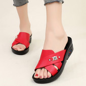 Kahes värvitoonis ökonahast moodsad naiste sussid