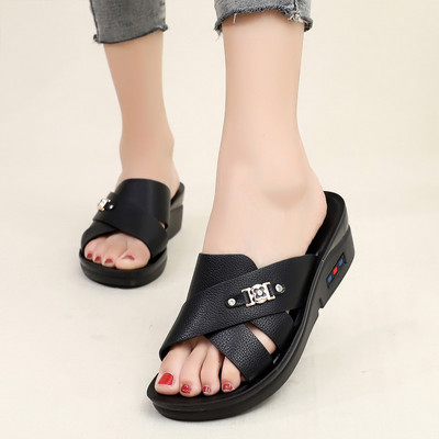 Kahes värvitoonis ökonahast moodsad naiste sussid