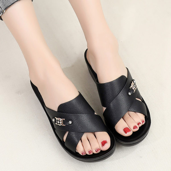 Kahes värvitoonis ökonahast moodsad naiste sussid