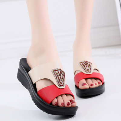 Νέο μοντέλο γυναικείες παντόφλες από τεχνητό δέρμα