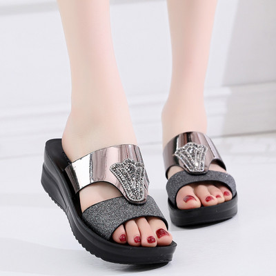 Νέο μοντέλο γυναικείες παντόφλες από τεχνητό δέρμα