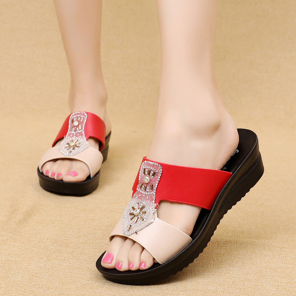 Νέο μοντέλο γυναικείες παντόφλες από τεχνητό δέρμα