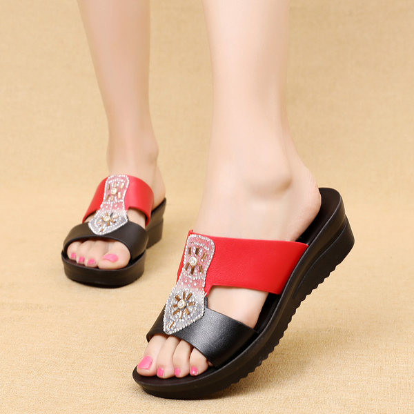 Νέο μοντέλο γυναικείες παντόφλες από τεχνητό δέρμα