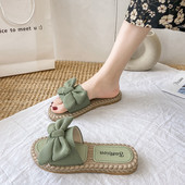 Kaasaegsed naiste sussid lindiga - mitut värvi