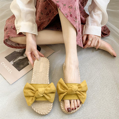 Kaasaegsed naiste sussid lindiga - mitut värvi