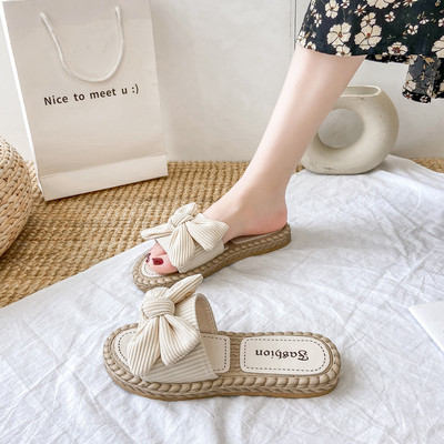 Kaasaegsed naiste sussid lindiga - mitut värvi