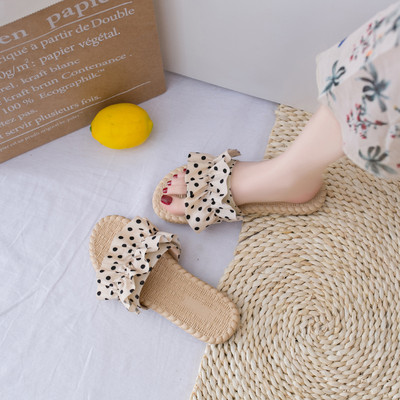 Kaasaegsed naiste sussid lindiga - mitut värvi