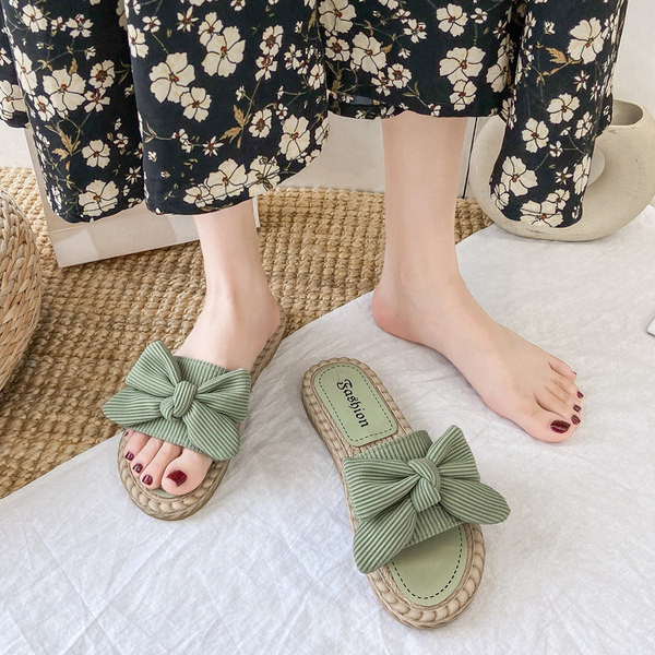 Kaasaegsed naiste sussid lindiga - mitut värvi