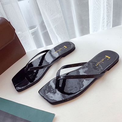 Naiste lakknahast kandilised sussid varvaste vahel