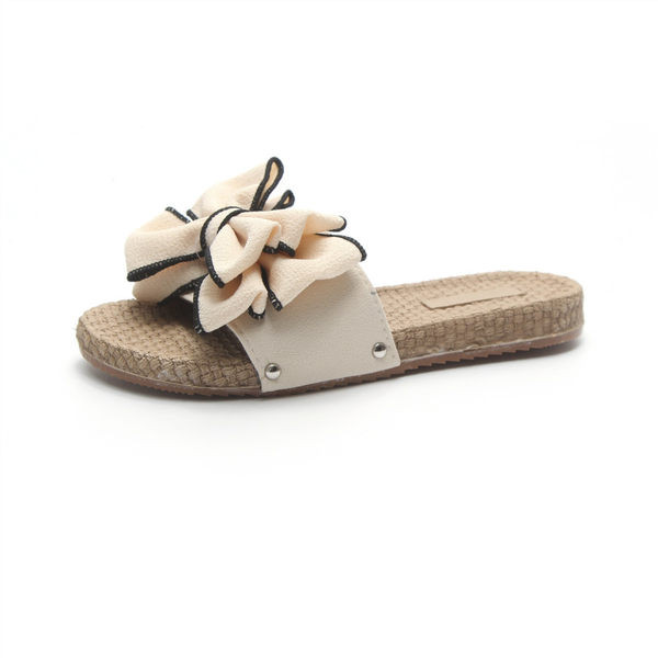 Šiuolaikinės šlepetės su kaspinu ir plokščiu padu