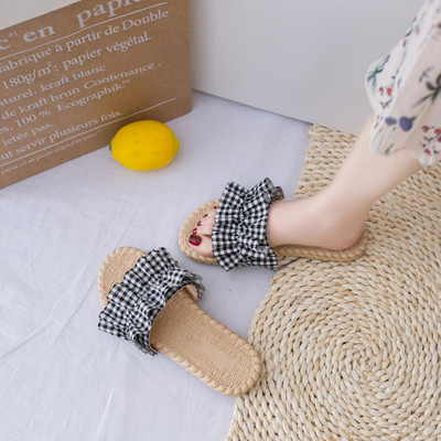 Ljetne ženske papuče s tekstilnim trakicama i kovrčama