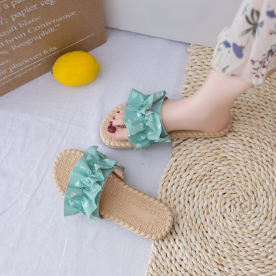 Ljetne ženske papuče s tekstilnim trakicama i kovrčama