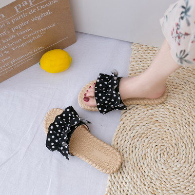 Ljetne ženske papuče s tekstilnim trakicama i kovrčama