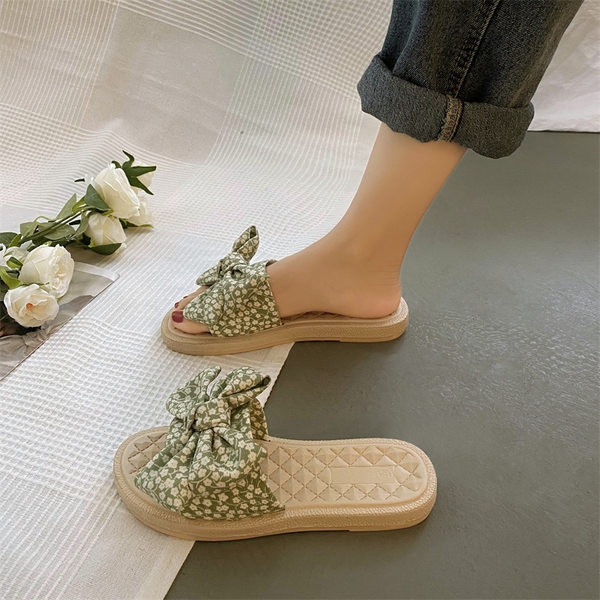 Lillemustri ja paelaga vabaaja naiste sussid