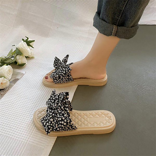 Lillemustri ja paelaga vabaaja naiste sussid