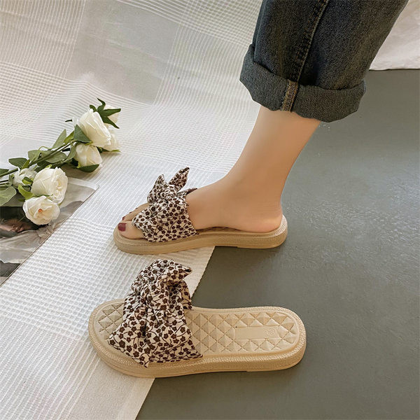 Lillemustri ja paelaga vabaaja naiste sussid