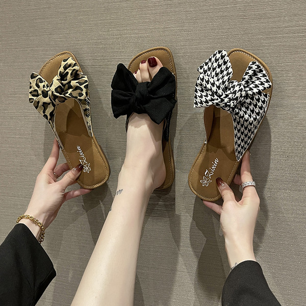 Moteriškos žemos šlepetės su tekstiliniu kaspinu