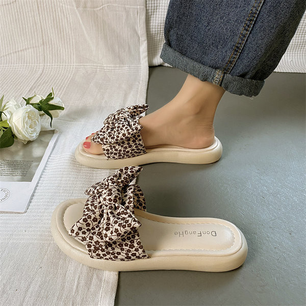 Ženske papuče na točkice sa trakom