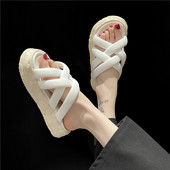 Ležerne ženske papuče s ravnim potplatom i križnim remenčićima