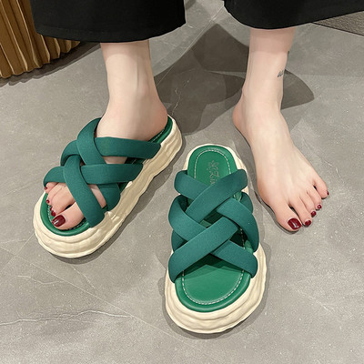 Ležerne ženske papuče s ravnim potplatom i križnim remenčićima