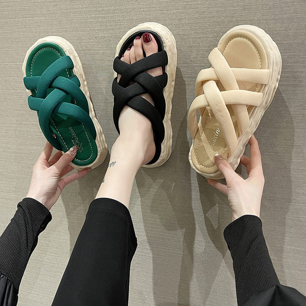 Ležerne ženske papuče s ravnim potplatom i križnim remenčićima