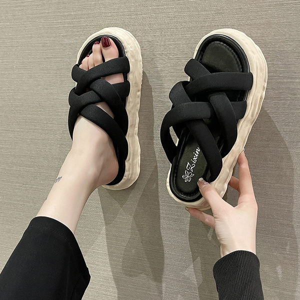 Ležerne ženske papuče s ravnim potplatom i križnim remenčićima