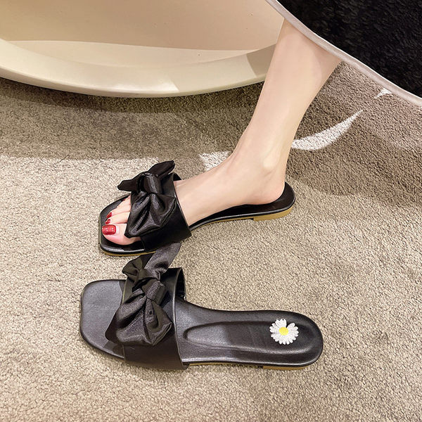 Naiste kandilised paela ja tikandiga sussid