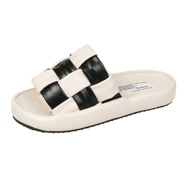 Γυναικείες παντόφλες από συνθετικό δέρμα με χιαστί τιράντες σε μαύρο και άσπρο χρώμα