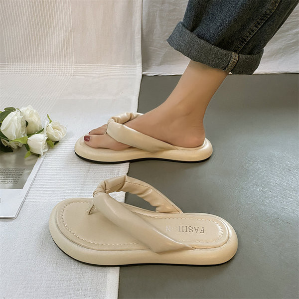 Naiste sussid varvaste vahel kunstnahast