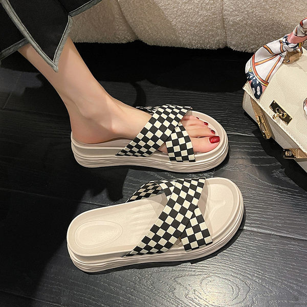 Novi model papuča sa ravnim potplatom