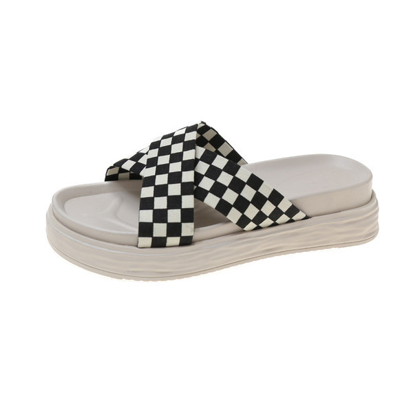 Novi model papuča sa ravnim potplatom