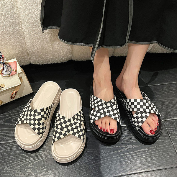 Novi model papuča sa ravnim potplatom