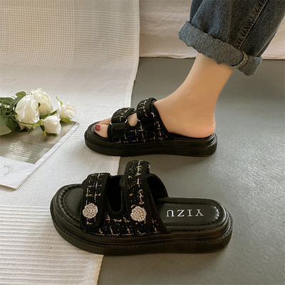 Naiste kõrge platvormiga sussid 5 cm tekstiilist ja dekoratiivkividest