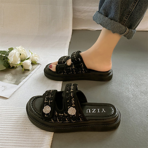 Naiste kõrge platvormiga sussid 5 cm tekstiilist ja dekoratiivkividest