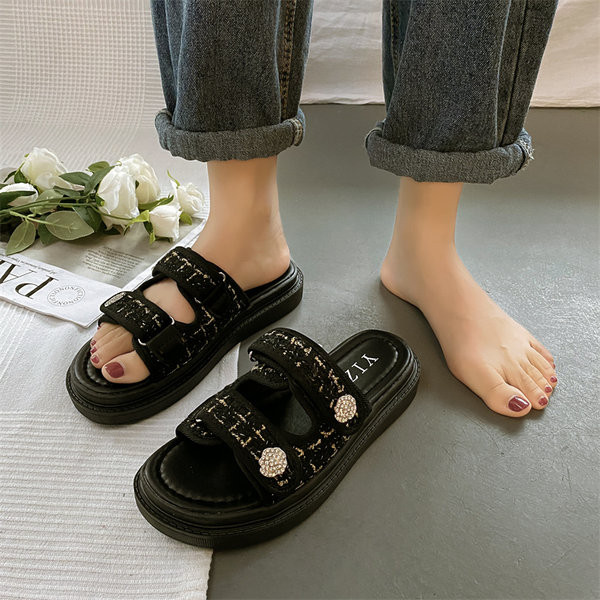 Naiste kõrge platvormiga sussid 5 cm tekstiilist ja dekoratiivkividest