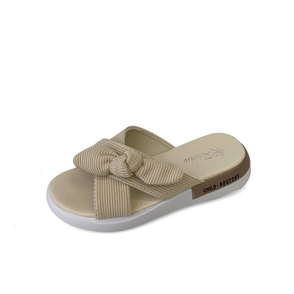 Šiuolaikinės šlepetės su kaspinu ir plokščiu padu