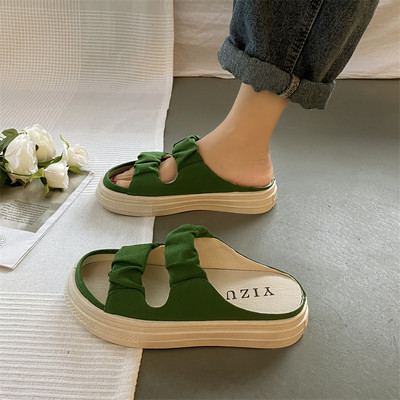 Ženske ljetne papuče s platformom i naramenicama