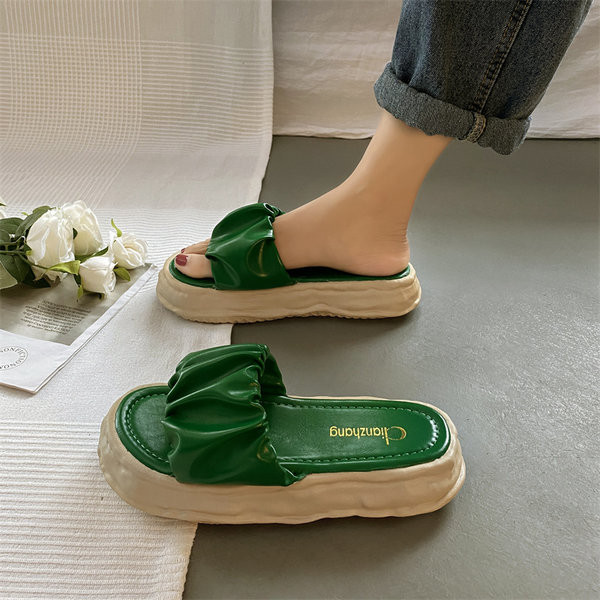 Ženske papuče sa nabranim remenčićima od eko kože